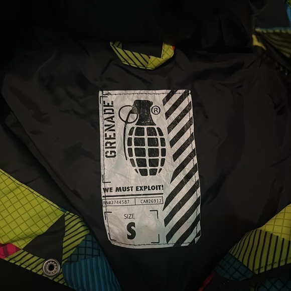 Grenade ski jacket size small - Picture 3 of 3